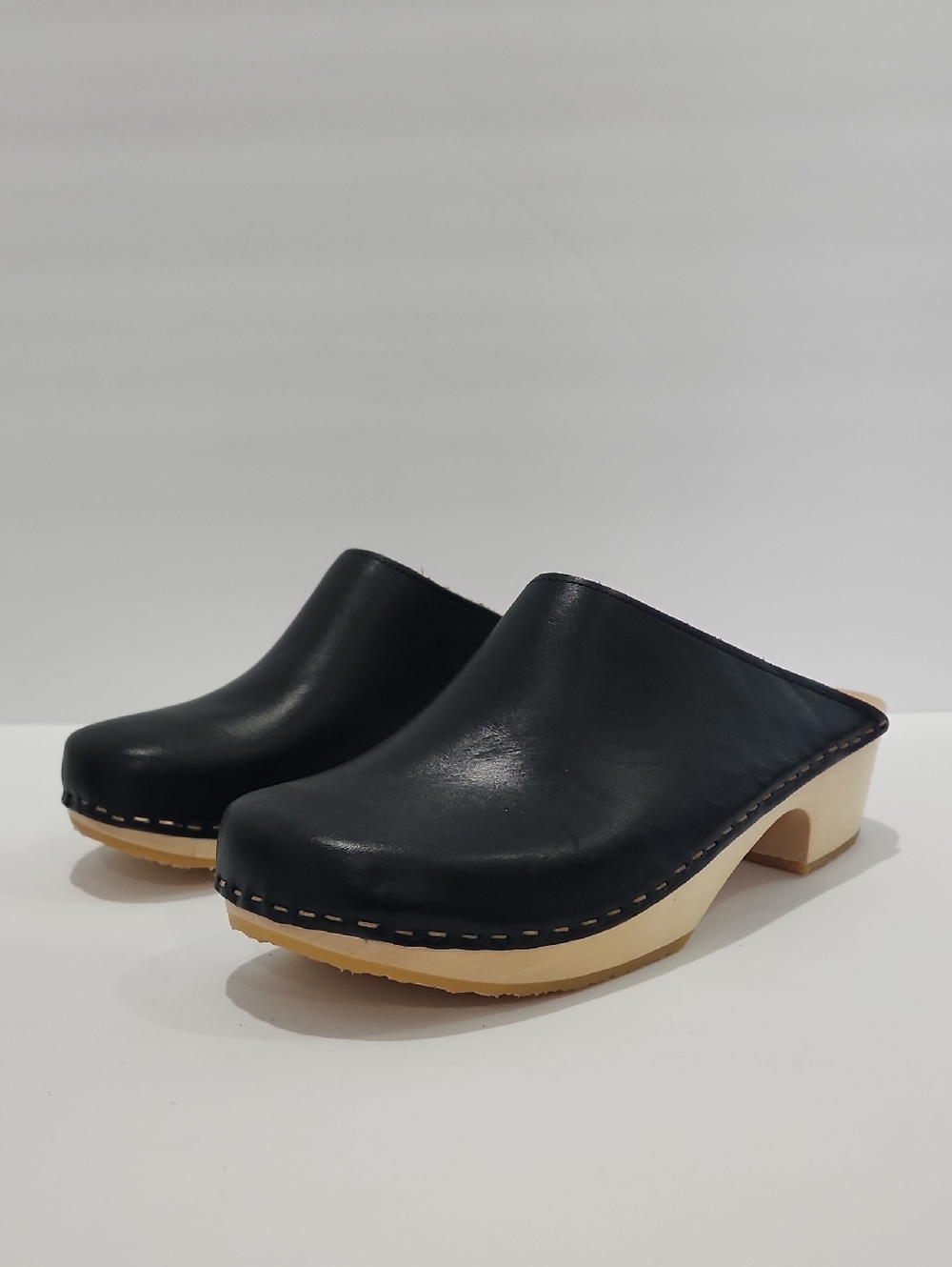 Kit + Clogs Studio Onyx Mini Klassisk Clog (NWOT)